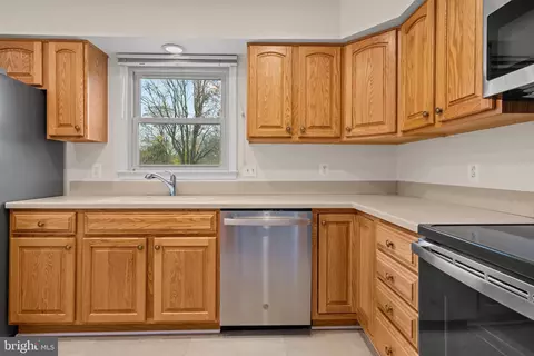 1929 Morningmist Dr, Silver Spring, MD 20906 photo 9