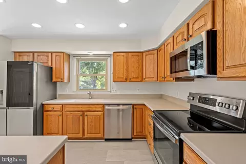 1929 Morningmist Dr, Silver Spring, MD 20906 photo 8