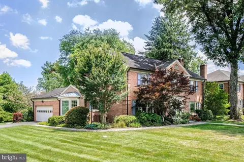 9921 Kentsdale Dr, Potomac, MD 20854