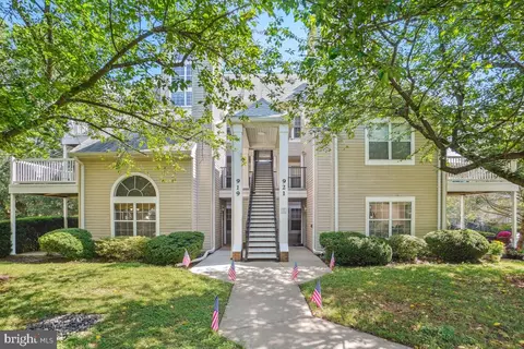 919 Hillside Lake Ter #310, Gaithersburg, MD 20878