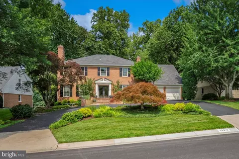 10913 Roundtable Ct, Rockville, MD 20852