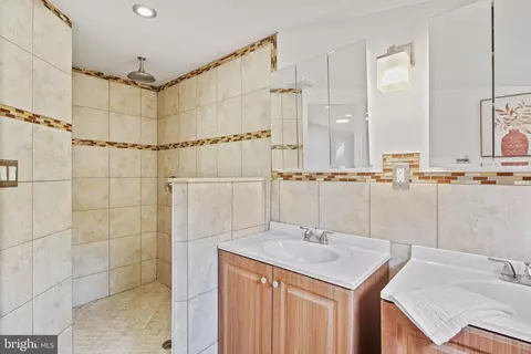 Bath - 1622 Cody Dr, Silver Spring, MD 20902 photo 3 of 4