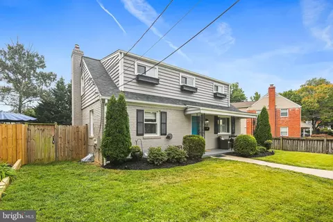 Exterior - 1622 Cody Dr, Silver Spring, MD 20902 photo 2 of 6