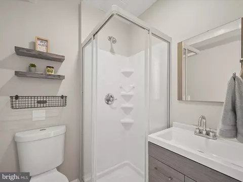 Bath - 4706 Babbling Brook Dr, Olney, MD 20832 photo 4 of 4