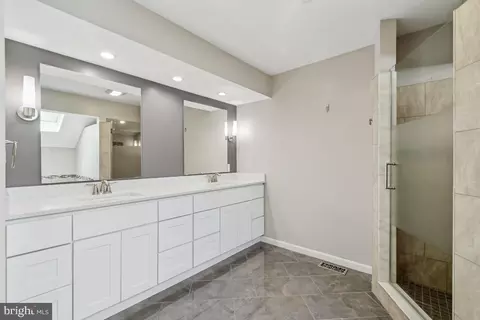 Bath - 44 Silver Moon Dr, Silver Spring, MD 20904 photo 2 of 3