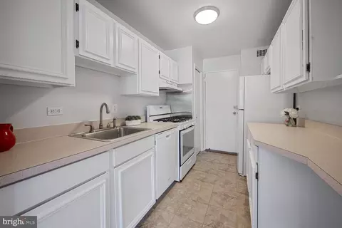 Kitchen - 1900 Lyttonsville Rd #208, Silver Spring, MD 20910 photo 1 of 2