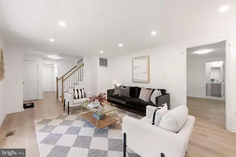 Living - 1028 Windmill Ln, Silver Spring, MD 20905 photo 2 of 8