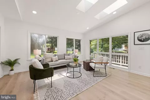 Living - 1028 Windmill Ln, Silver Spring, MD 20905 photo 5 of 8