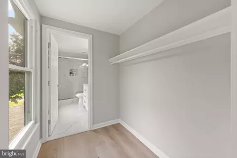 Entry Way - 1028 Windmill Ln, Silver Spring, MD 20905 photo 5 of 7