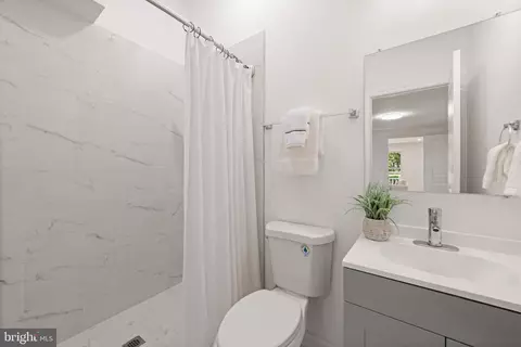 Bath - 1028 Windmill Ln, Silver Spring, MD 20905 photo 2 of 4
