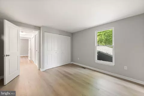Entry Way - 1028 Windmill Ln, Silver Spring, MD 20905 photo 6 of 7
