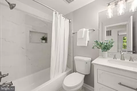 Bath - 1028 Windmill Ln, Silver Spring, MD 20905 photo 3 of 4