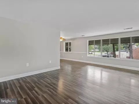 18701 Walkers Choice Rd #5, Montgomery Village, MD 20886