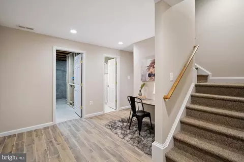 Entry Way - 513 Jaystone Pl, Silver Spring, MD 20905 photo 3 of 3
