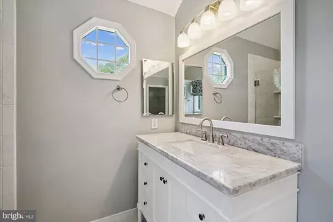 Bath - 513 Jaystone Pl, Silver Spring, MD 20905 photo 3 of 5