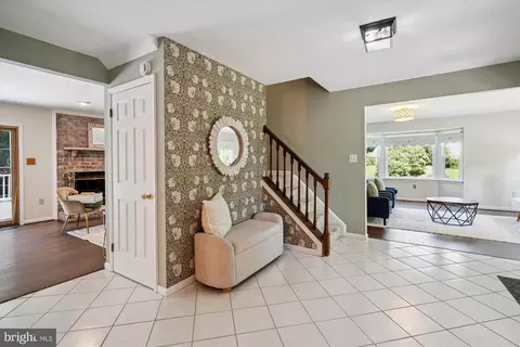 Entry Way - 513 Jaystone Pl, Silver Spring, MD 20905 photo 2 of 3