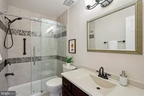 Bath - 513 Jaystone Pl, Silver Spring, MD 20905 photo 5 of 5