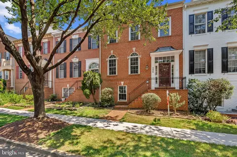 206 Watkins Pond Blvd, Rockville, MD 20850