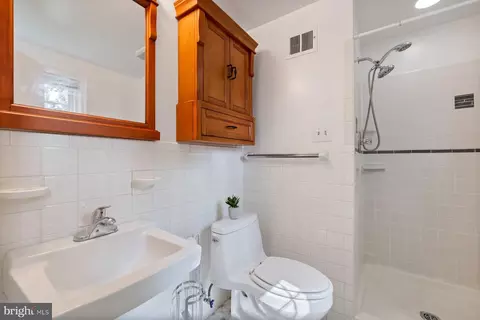 Bath - 11804 Ithica Dr, Silver Spring, MD 20904 photo 2 of 4