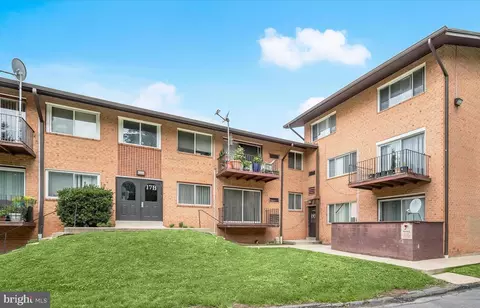 17 Water St #27, Gaithersburg, MD 20877