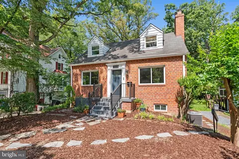 7007 Poplar Ave, Takoma Park, MD 20912