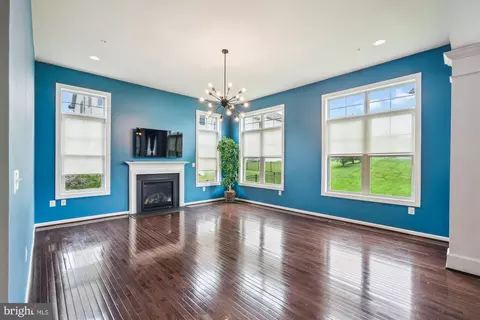 Living - 1105 Sweetbay Pl, Silver Spring, MD 20906 photo 2 of 6