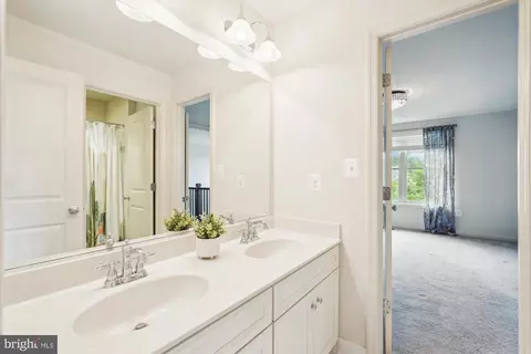 Entry Way - 1105 Sweetbay Pl, Silver Spring, MD 20906 photo 11 of 13