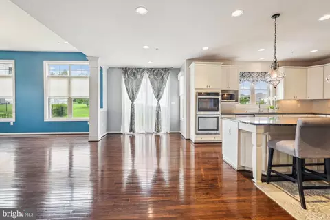 Entry Way - 1105 Sweetbay Pl, Silver Spring, MD 20906 photo 6 of 13
