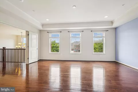 Living - 1105 Sweetbay Pl, Silver Spring, MD 20906 photo 4 of 6
