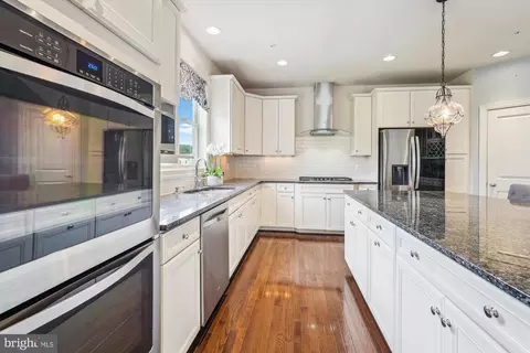 Kitchen - 1105 Sweetbay Pl, Silver Spring, MD 20906 photo 2 of 4