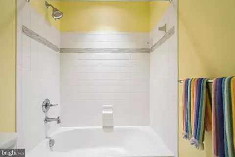 Bath - 1105 Sweetbay Pl, Silver Spring, MD 20906 photo 6 of 8