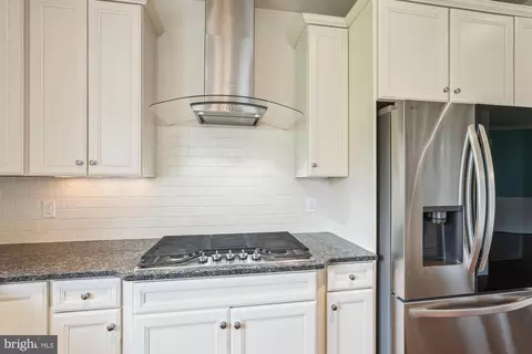 Kitchen - 1105 Sweetbay Pl, Silver Spring, MD 20906 photo 4 of 4