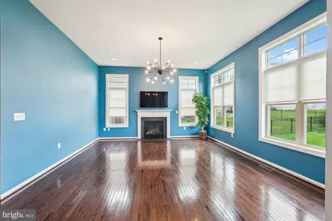 Living - 1105 Sweetbay Pl, Silver Spring, MD 20906 photo 1 of 6