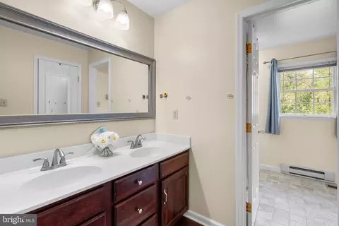 Bath - 9809 Highview Ave, Damascus, MD 20872 photo 1 of 4