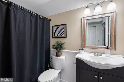 Bath - 9809 Highview Ave, Damascus, MD 20872 photo 3 of 4