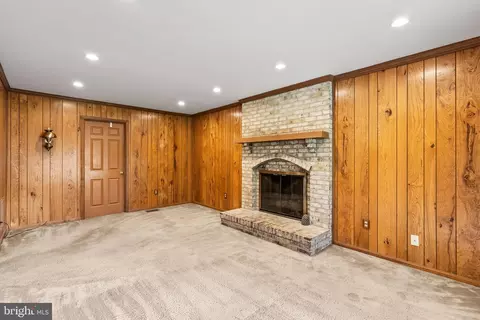 Living - 17625 Macduff Ave, Olney, MD 20832 photo 4 of 4