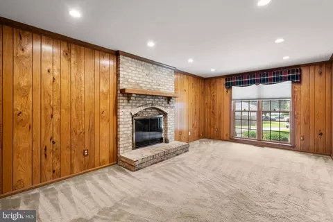 Living - 17625 Macduff Ave, Olney, MD 20832 photo 3 of 4
