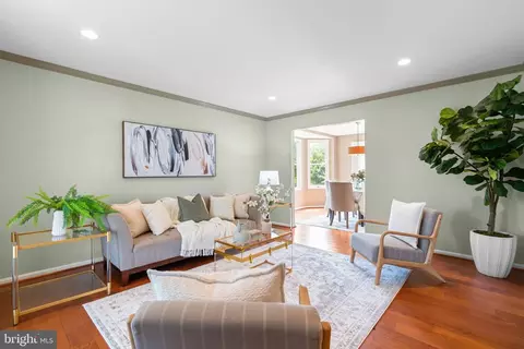 Living - 17625 Macduff Ave, Olney, MD 20832 photo 2 of 4