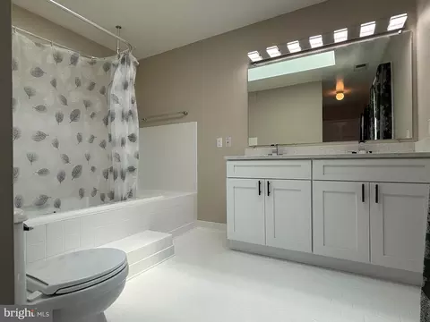 Bath - 225 Windridge Acres Ct, Silver Spring, MD 20905 photo 1 of 2