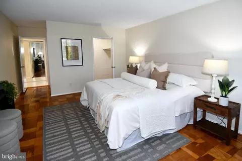 5225 Pooks Hill Rd #222N, Bethesda, MD 20814