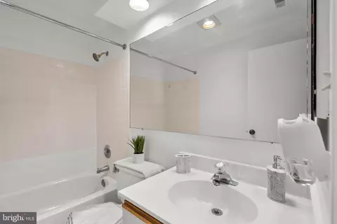 Bath - 13708 Modrad Way #7B-33, Silver Spring, MD 20904 photo 1 of 2