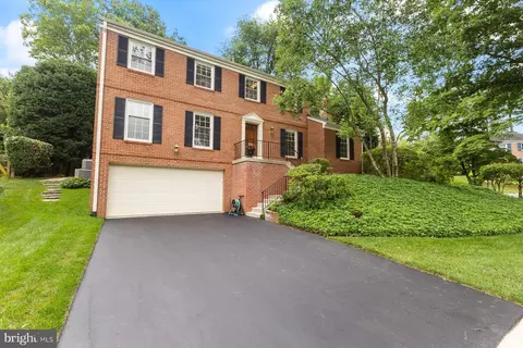 17 Old Creek Ct, Rockville, MD 20854 photo 2