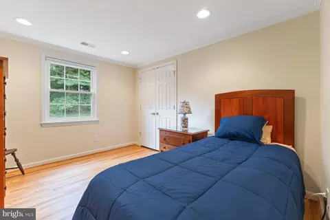 17 Old Creek Ct, Rockville, MD 20854 photo 19