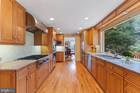 17 Old Creek Ct, Rockville, MD 20854 photo 14