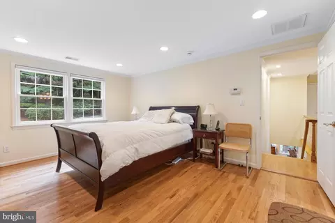 17 Old Creek Ct, Rockville, MD 20854 photo 24