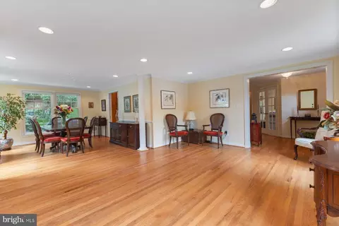 17 Old Creek Ct, Rockville, MD 20854 photo 8