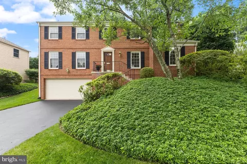 17 Old Creek Ct, Rockville, MD 20854