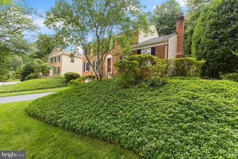 17 Old Creek Ct, Rockville, MD 20854 photo 3