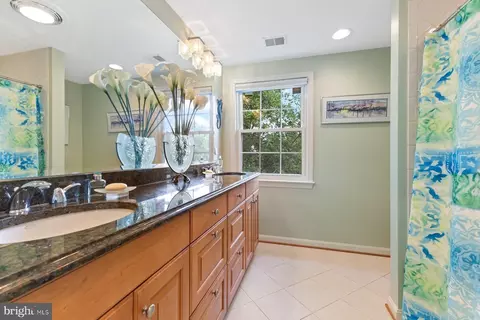 17 Old Creek Ct, Rockville, MD 20854 photo 20