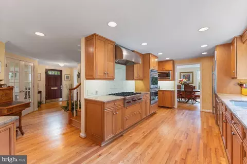 17 Old Creek Ct, Rockville, MD 20854 photo 12